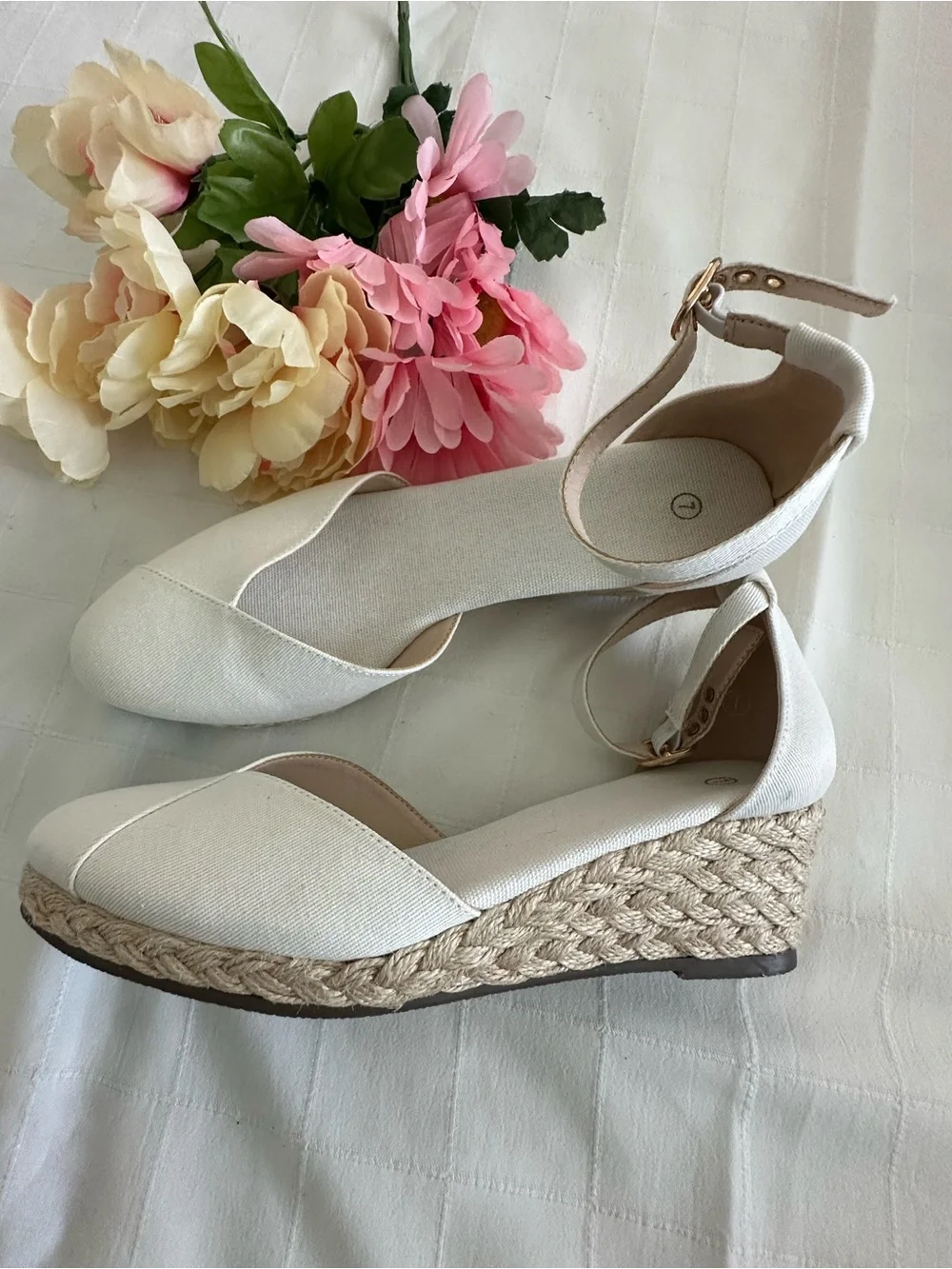 Juliet Holly NWOT Ankle-Strap Espadrille Wedge in White